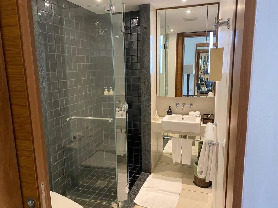 Beachfront 2 Bedroom Luxury Condo Chava Surin Exterior foto